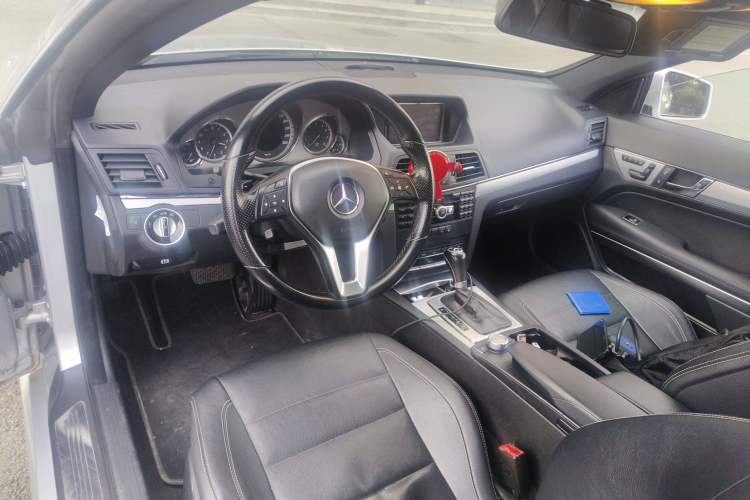 Used Mercedes-Benz E-Class 2012 E 260 CGI Coupe Center Console