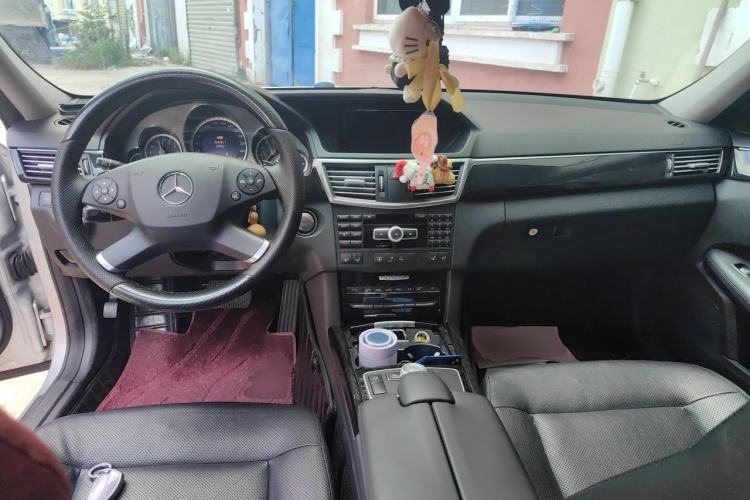Used Mercedes-Benz E-Class 2012 E 300 L Fashion Model Center Console