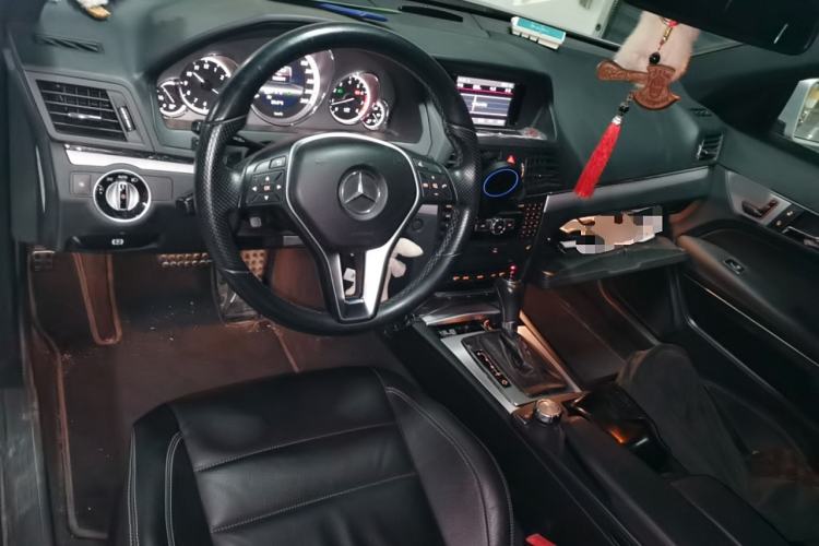 Used Mercedes-Benz E-Class 2012 E 200 CGI Coupe Center Console