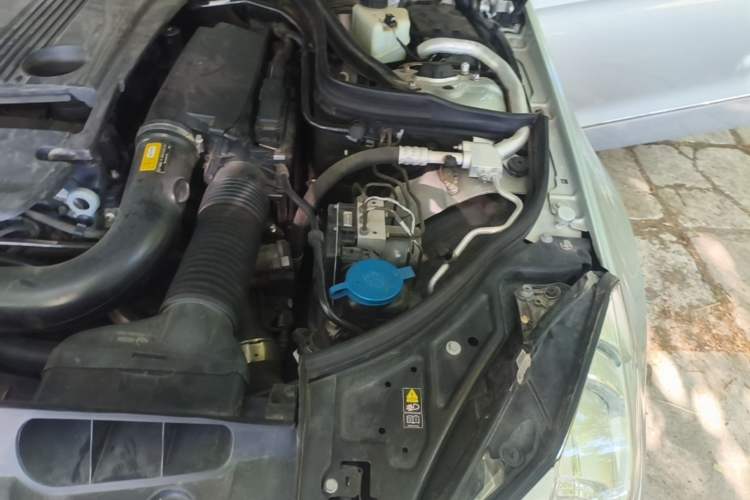 Used Mercedes-Benz E-Class 2012 E 200 CGI Coupe Engine Bay Left