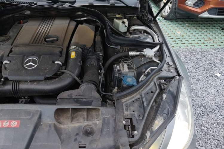 Used Mercedes-Benz E-Class 2012 E 200 CGI Coupe Engine Bay Left
