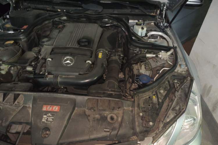 Used Mercedes-Benz E-Class 2012 E 200 CGI Coupe Engine Bay Left