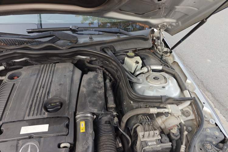 Used Mercedes-Benz E-Class 2012 E 260 L CGI Fashion Model Engine Bay Left
