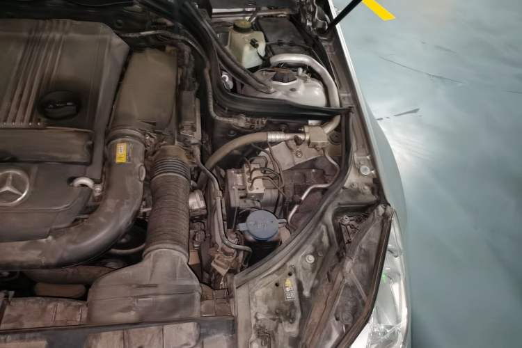 Used Mercedes-Benz E-Class 2012 E 200 CGI Coupe Engine Bay Left