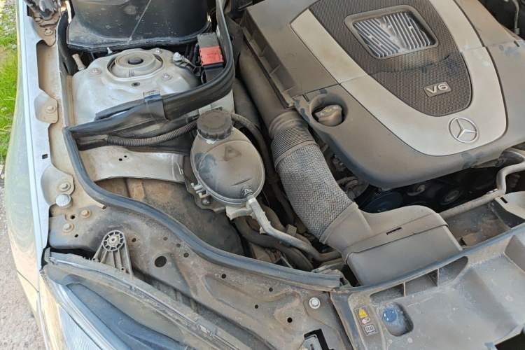 Used Mercedes-Benz E-Class 2012 E 300 L Elegant Model Engine Bay Right