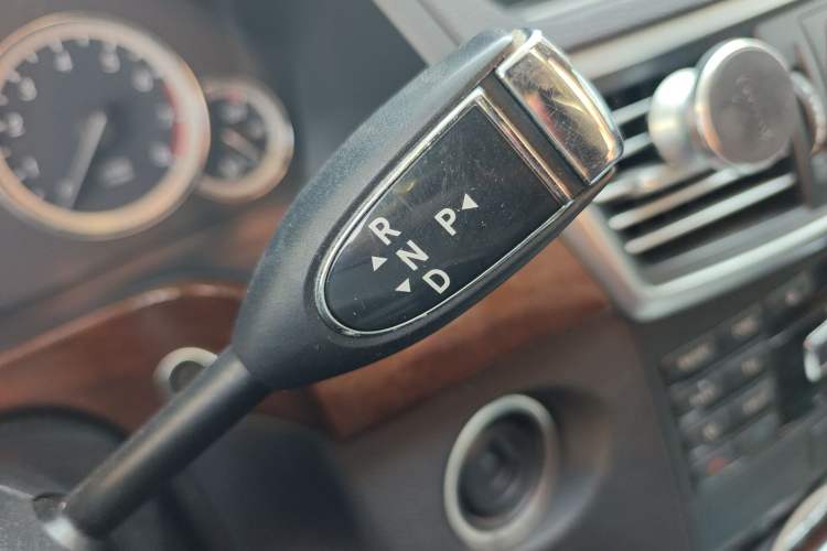 Used Mercedes-Benz E-Class 2012 E 260 L CGI Fashion Model Gear Lever