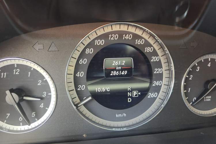 Used Mercedes-Benz E-Class 2012 E 260 L CGI Fashion Model Odometer Close Up
