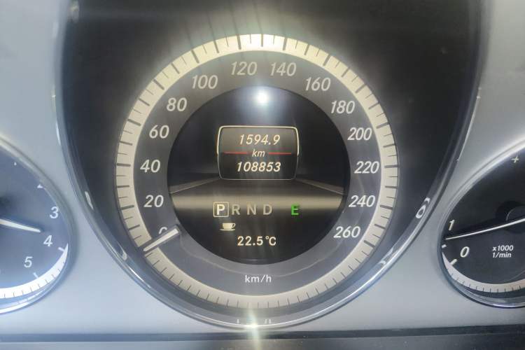Used Mercedes-Benz E-Class 2012 E 260 CGI Coupe Odometer Close Up