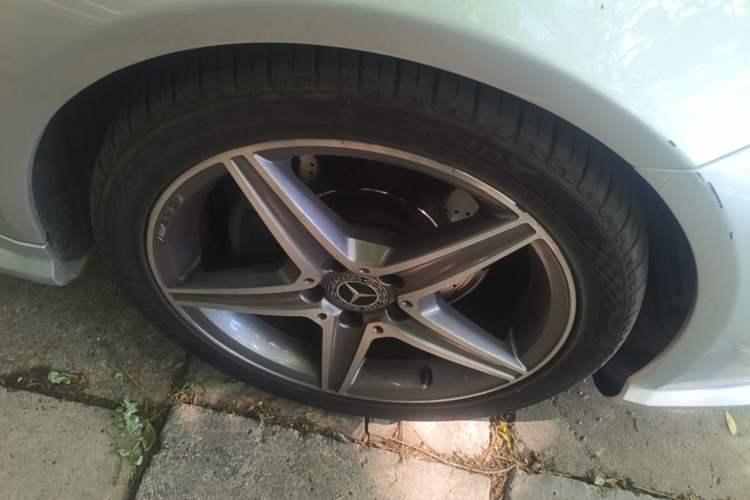 Used Mercedes-Benz E-Class 2012 E 200 CGI Coupe Right Front Wheel Hub