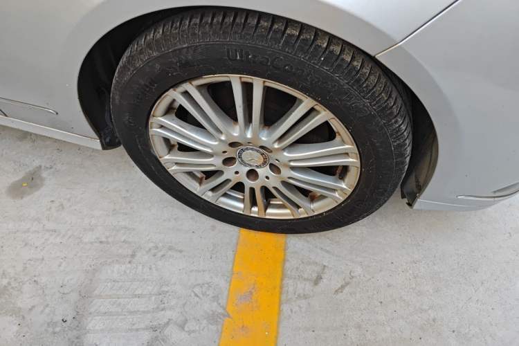Used Mercedes-Benz E-Class 2012 E 200 L CGI Elegant Model Right Front Wheel Hub