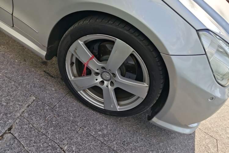 Used Mercedes-Benz E-Class 2012 E 200 CGI Coupe Right Front Wheel Hub