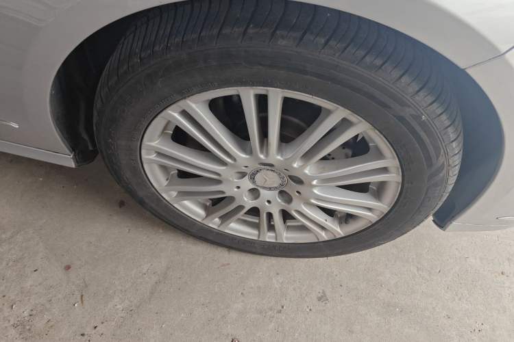 Used Mercedes-Benz E-Class 2012 E 300 L Elegant Model Right Front Wheel Hub