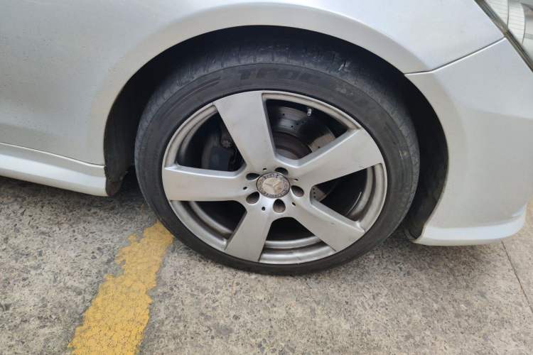 Used Mercedes-Benz E-Class 2012 E 200 CGI Coupe Right Front Wheel Hub