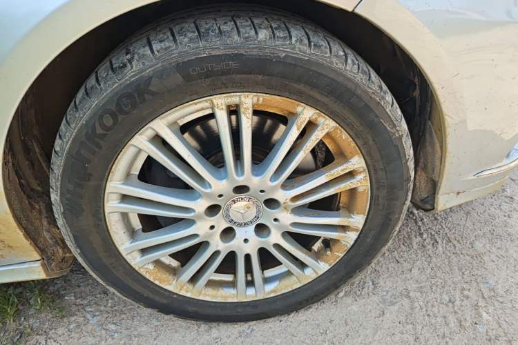 Used Mercedes-Benz E-Class 2012 E 300 L Elegant Model Right Front Wheel Hub
