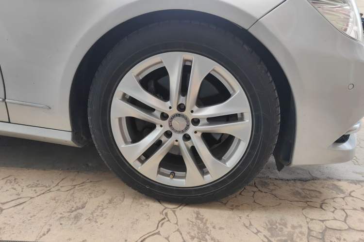 Used Mercedes-Benz E-Class 2012 E 300 L Fashion Model Right Front Wheel Hub