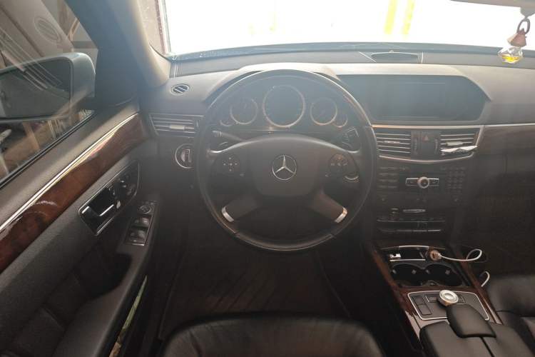 Used Mercedes-Benz E-Class 2012 E 300 L Elegant Model Steering Wheel
