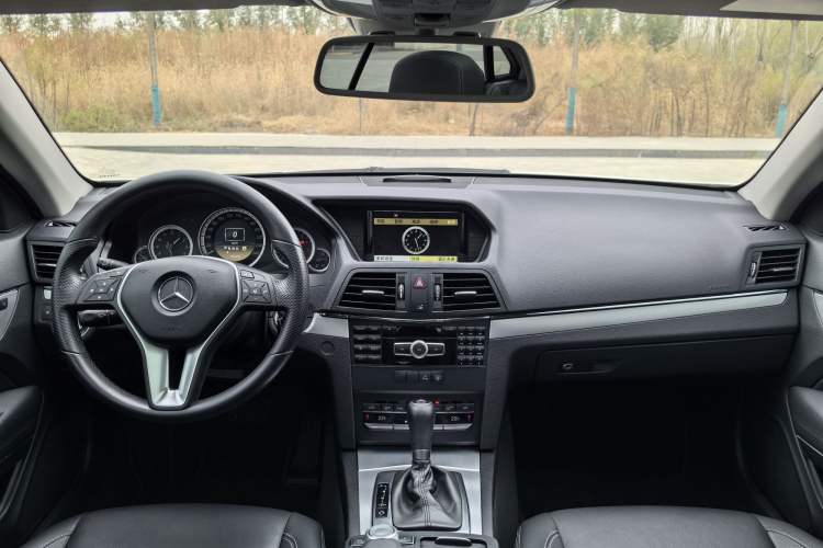 Used Mercedes-Benz E-Class 2012 E 260 CGI Coupe Center Console