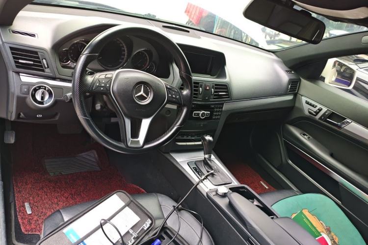 Used Mercedes-Benz E-Class 2012 E 200 CGI Coupe Center Console