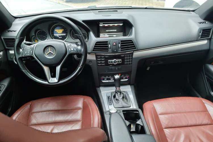 Used Mercedes-Benz E-Class 2012 E 200 CGI Coupe Center Console