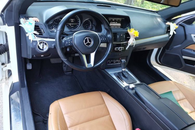 Used Mercedes-Benz E-Class 2012 E 200 CGI Coupe Center Console