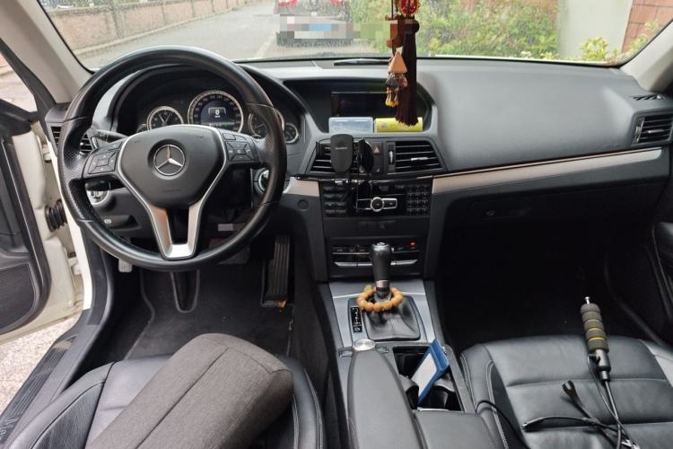 Used Mercedes-Benz E-Class 2012 E 200 CGI Coupe Center Console