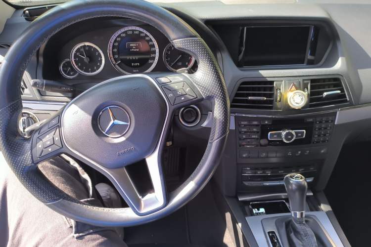 Used Mercedes-Benz E-Class 2012 E 260 CGI Convertible Center Console