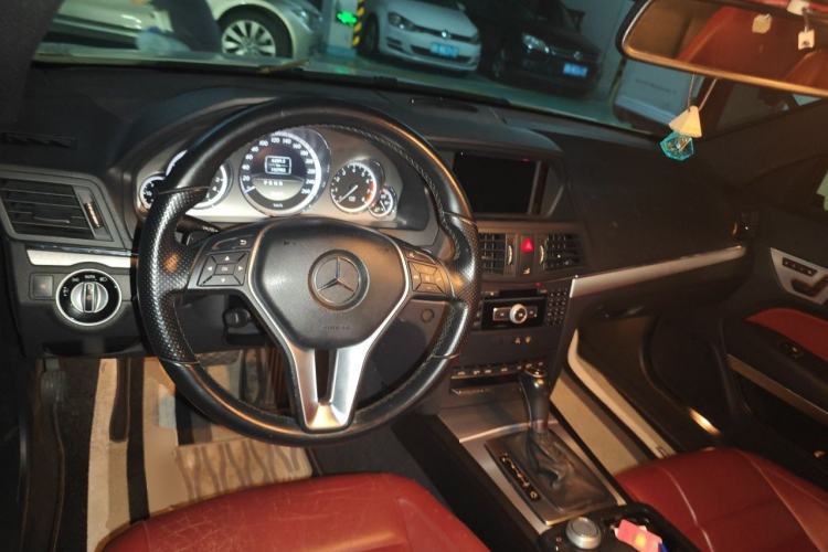 Used Mercedes-Benz E-Class 2012 E 260 CGI Coupe Center Console