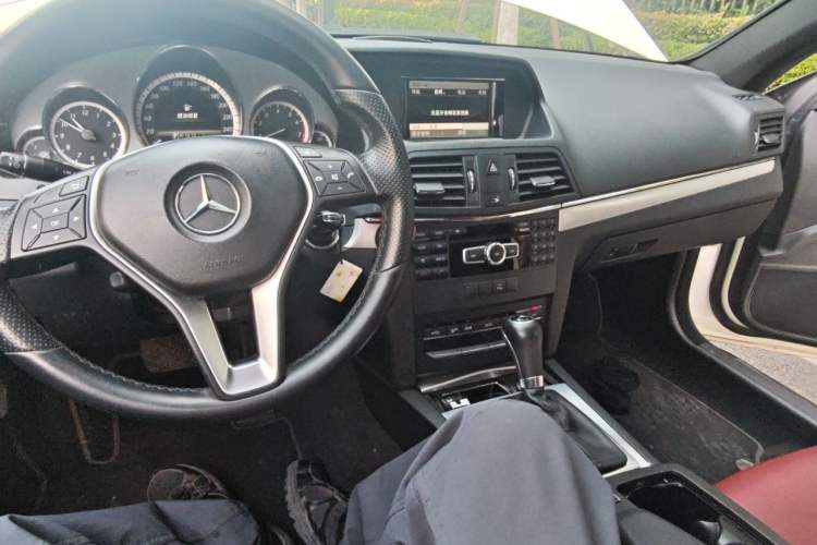 Used Mercedes-Benz E-Class 2012 E 260 CGI Coupe Center Console