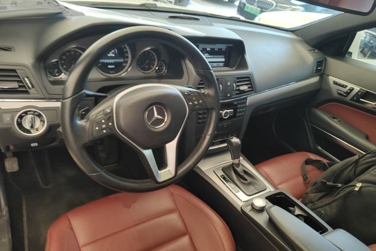 Used Mercedes-Benz E-Class 2012 E 200 CGI Coupe Center Console