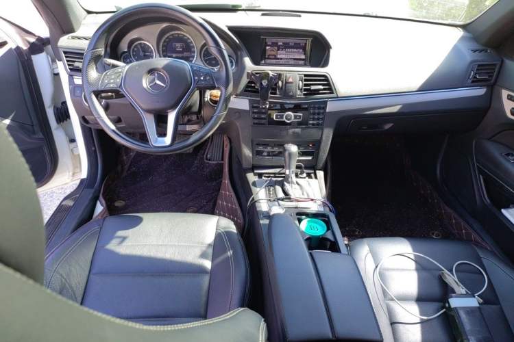 Used Mercedes-Benz E-Class 2012 E 200 CGI Coupe Center Console