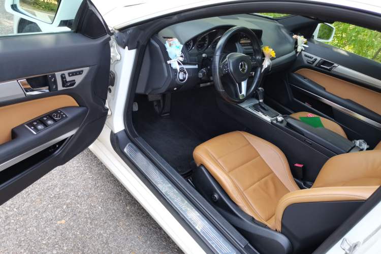 Used Mercedes-Benz E-Class 2012 E 200 CGI Coupe Driver Seat