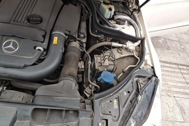 Used Mercedes-Benz E-Class 2012 E 200 CGI Coupe Engine Bay Left
