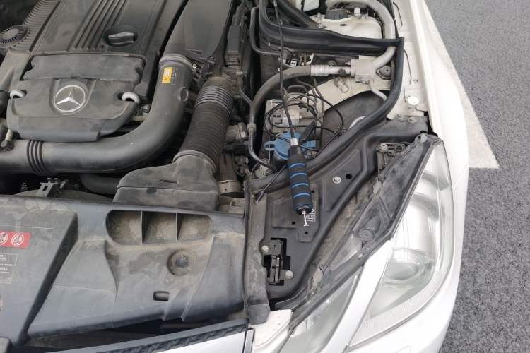 Used Mercedes-Benz E-Class 2012 E 200 CGI Coupe Engine Bay Left