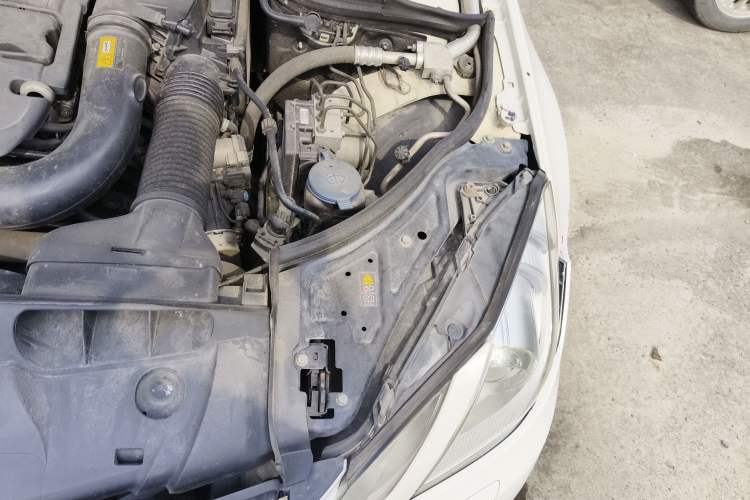 Used Mercedes-Benz E-Class 2012 E 260 CGI Convertible Engine Bay Left