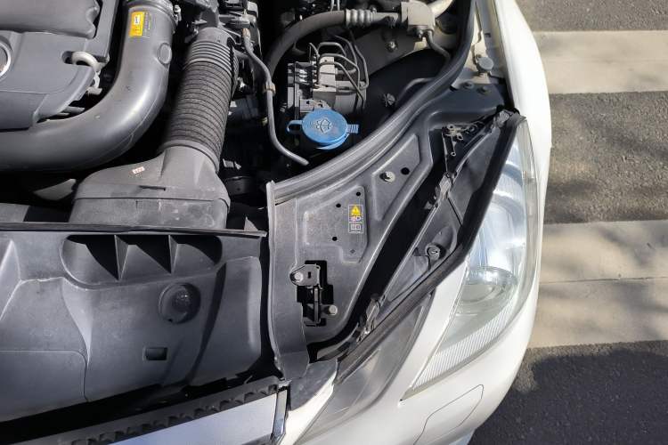 Used Mercedes-Benz E-Class 2012 E 260 CGI Convertible Engine Bay Left
