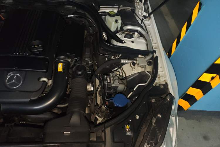Used Mercedes-Benz E-Class 2012 E 200 CGI Coupe Engine Bay Left