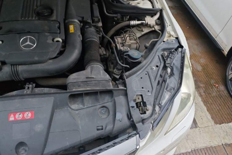 Used Mercedes-Benz E-Class 2012 E 200 CGI Coupe Engine Bay Left