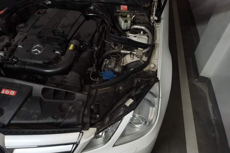 Used Mercedes-Benz E-Class 2012 E 200 CGI Coupe Engine Bay Left