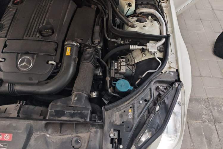 Used Mercedes-Benz E-Class 2012 E 260 CGI Coupe Engine Bay Left