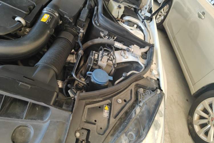 Used Mercedes-Benz E-Class 2012 E 200 CGI Coupe Engine Bay Left