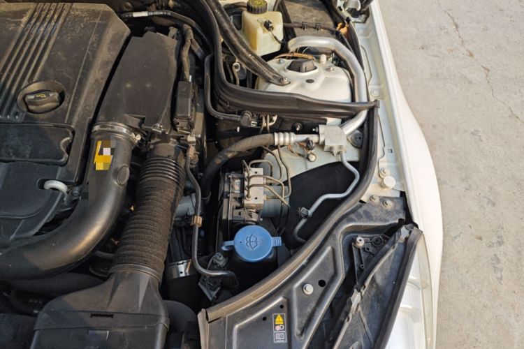 Used Mercedes-Benz E-Class 2012 E 260 CGI Coupe Engine Bay Left