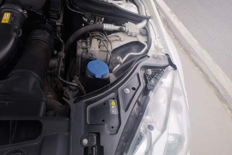 Used Mercedes-Benz E-Class 2012 E 200 CGI Coupe Engine Bay Left