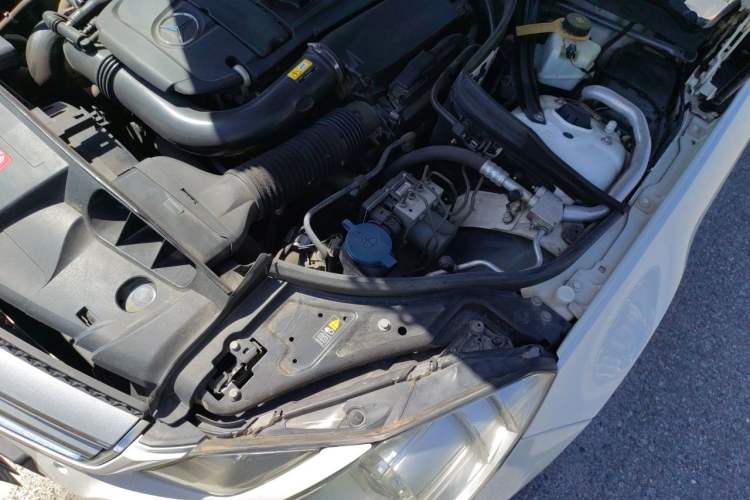 Used Mercedes-Benz E-Class 2012 E 200 CGI Coupe Engine Bay Left