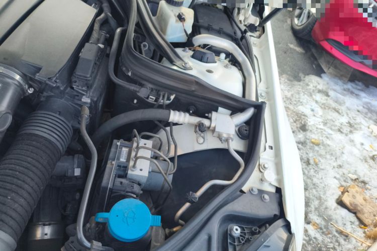 Used Mercedes-Benz E-Class 2012 E 200 CGI Coupe Engine Bay Left