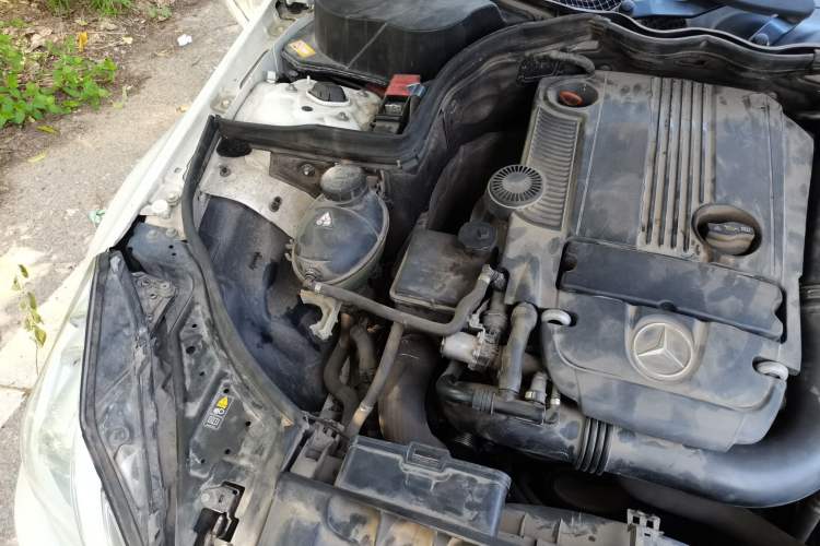 Used Mercedes-Benz E-Class 2012 E 200 CGI Coupe Engine Bay Right