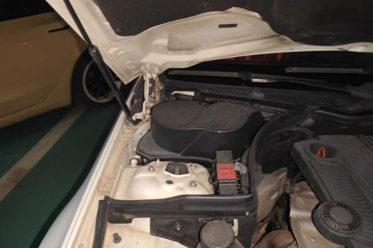 Used Mercedes-Benz E-Class 2012 E 260 CGI Coupe Engine Bay Right
