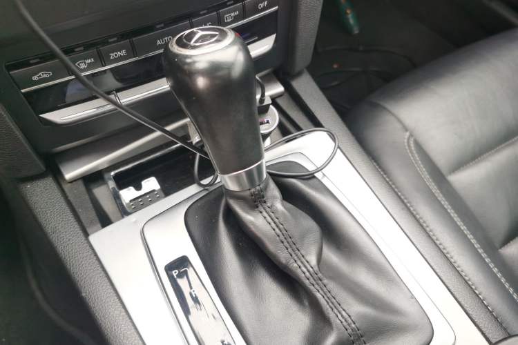 Used Mercedes-Benz E-Class 2012 E 200 CGI Coupe Gear Lever