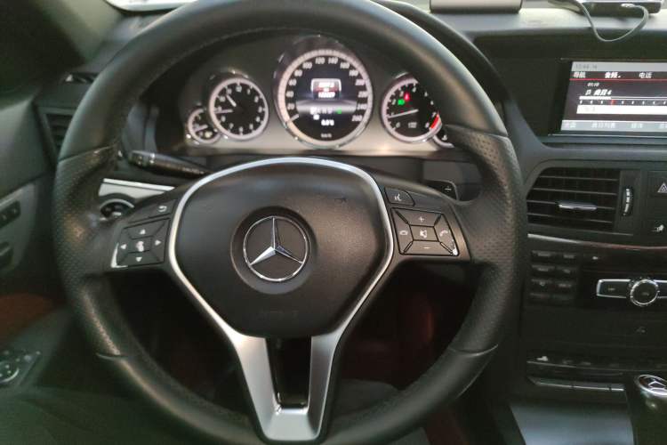 Used Mercedes-Benz E-Class 2012 E 200 CGI Coupe Interior 2