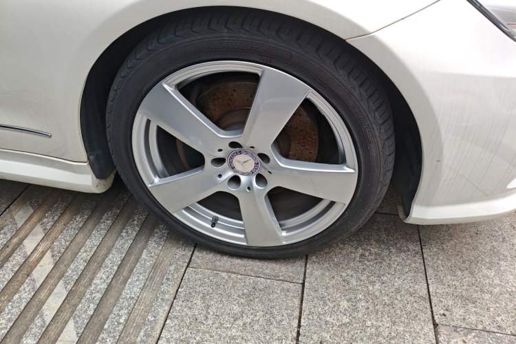Used Mercedes-Benz E-Class 2012 E 200 CGI Coupe Right Front Wheel Hub