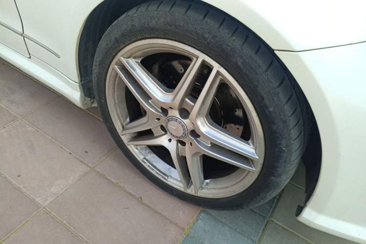 Used Mercedes-Benz E-Class 2012 E 260 CGI Coupe Right Front Wheel Hub